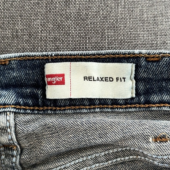 Men’s Wrangle Jeans - Picture 5 of 6